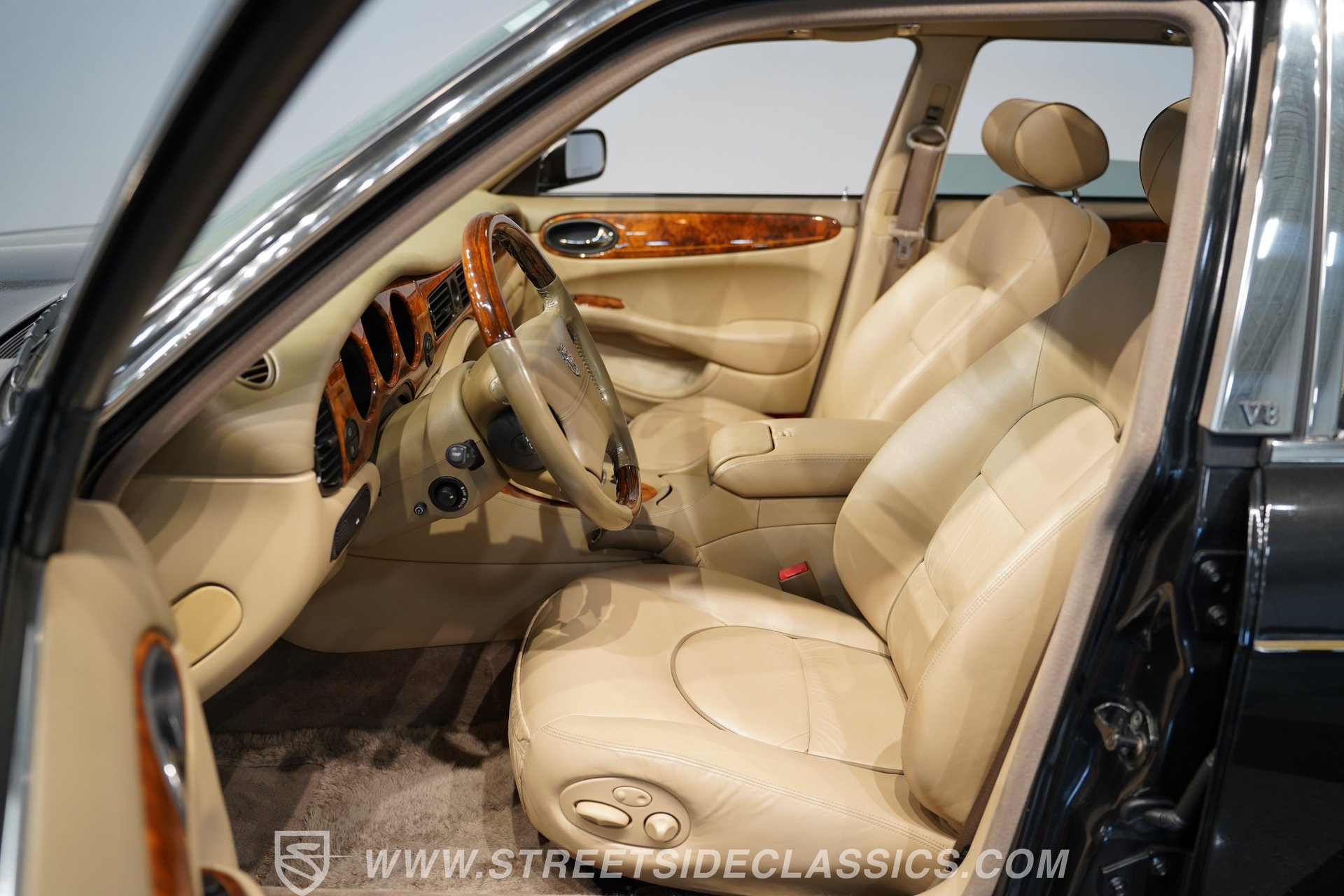 Used 1998 Jaguar XJ8 L RWD image 39