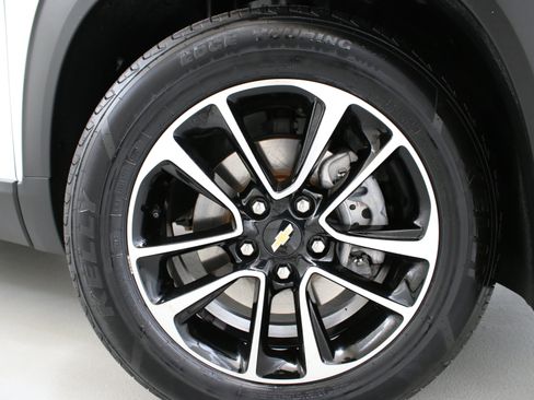 Used 2024 Chevrolet TrailBlazer LT FWD image 32