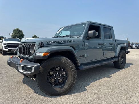 Used 2025 Jeep Gladiator Sport AWD/4WD image 1