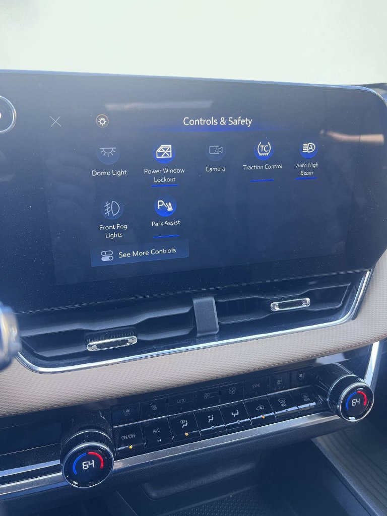 Used 2025 Chevrolet Equinox ACTIV w/ Safety and Technology Package AWD/4WD image 8
