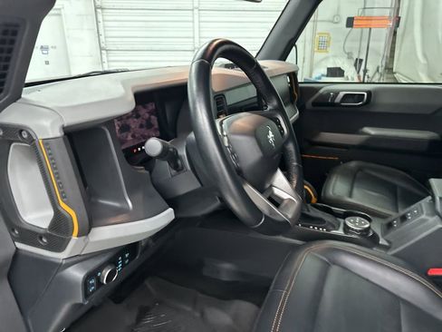 Used 2023 Ford Bronco Badlands image 9