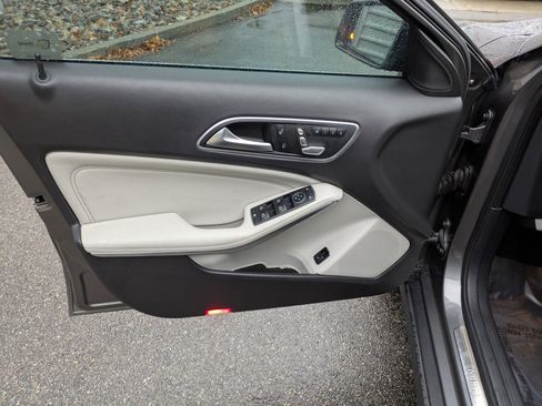 Used 2019 Mercedes-Benz GLA 250 image 12