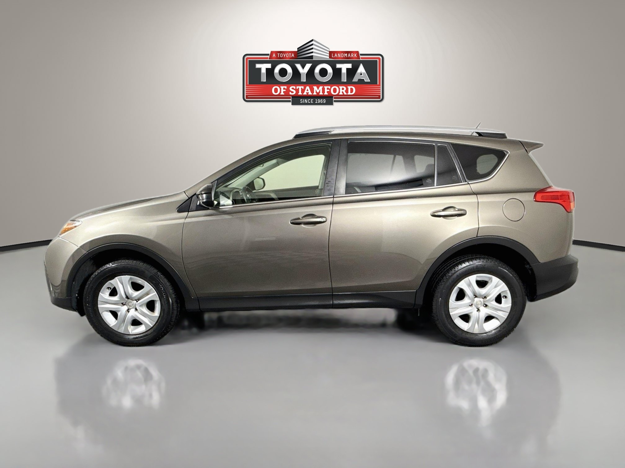 Used 2015 Toyota RAV4 LE AWD/4WD image 4