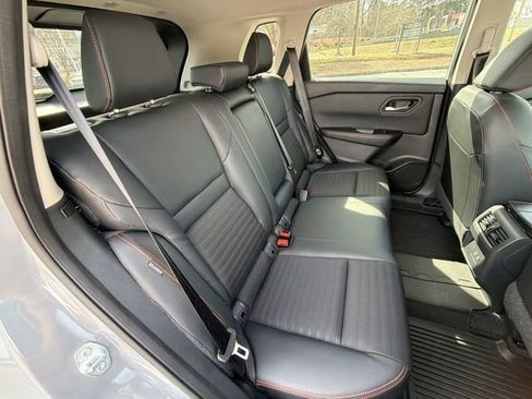 Used 2025 Nissan Rogue SV image 26