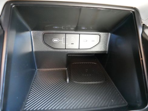 Certified 2025 Kia Sorento S w/ Panoramic Sunroof Package image 32