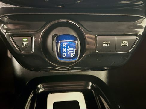 Used 2016 Toyota Prius Three image 25