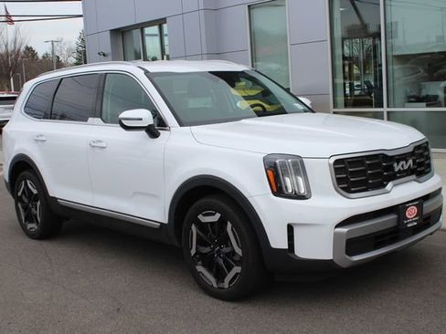 Used 2023 Kia Telluride S AWD/4WD image 1