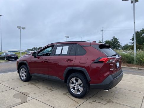 Used 2022 Toyota RAV4 XLE AWD/4WD image 9