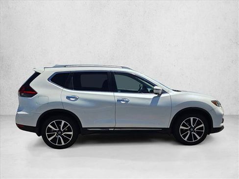 Used 2019 Nissan Rogue SL w/ Premium Package FWD image 4