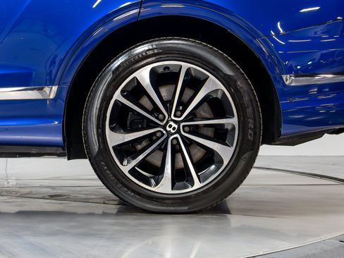 Used 2021 Bentley Bentayga w/ First Edition Specification AWD/4WD image 53