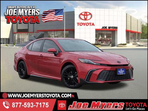 Used 2025 Toyota Camry SE w/ Convenience Package FWD image 1