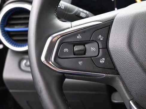 Used 2025 Chevrolet Trax LT w/ LT Convenience Package FWD image 21