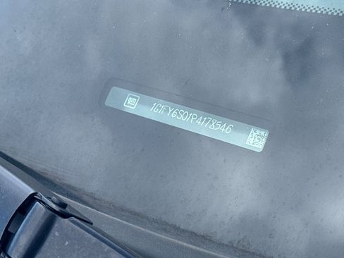 Used 2023 Chevrolet Bolt EUV LT w/ Comfort Package image 9