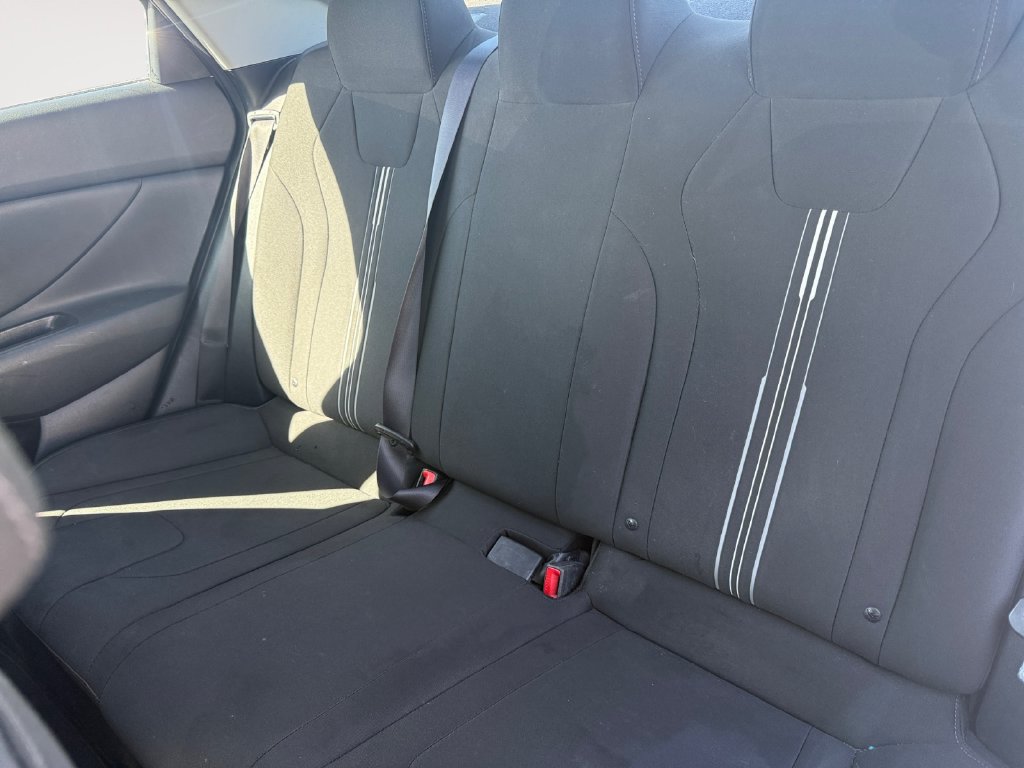 Used 2022 Hyundai Elantra SEL w/ Preferred Accessory Package FWD image 13