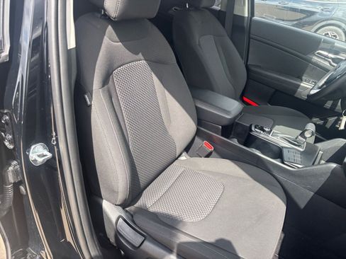 Used 2025 Kia Sportage LX image 35