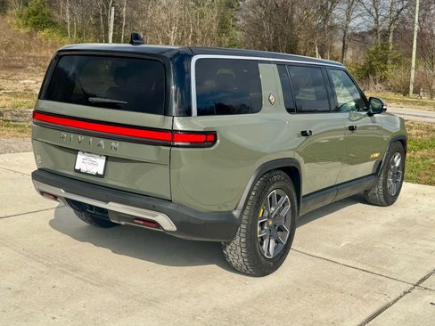 Used 2024 Rivian R1S Launch Edition image 3