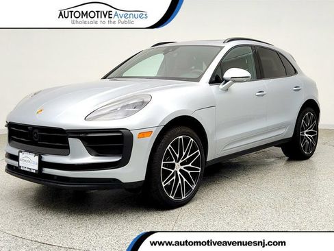 Used 2025 Porsche Macan AWD/4WD image 1