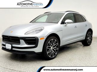 Used 2025 Porsche Macan AWD/4WD video 1