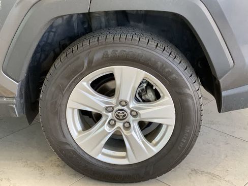 Used 2021 Toyota RAV4 LE AWD/4WD image 13