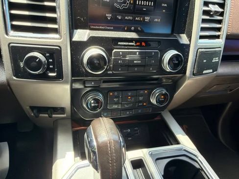 Used 2015 Ford F150 King Ranch w/ Equipment Group 601A Luxury AWD/4WD image 32