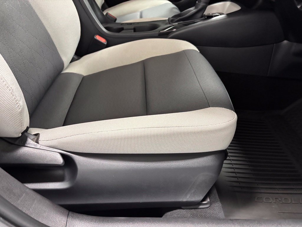 Used 2025 Toyota Corolla LE FWD image 56