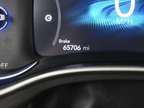 Used 2023 Chrysler Pacifica Touring-L FWD image 31