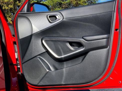 Used 2022 Kia Soul LX image 21