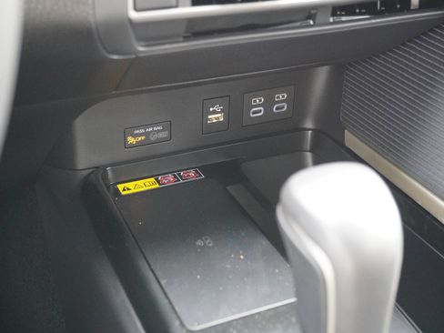 Used 2026 Toyota Camry Hybrid image 25