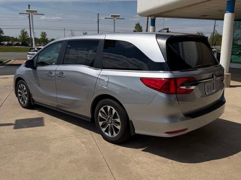 Used 2023 Honda Odyssey EX-L image 3