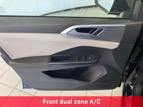 Used 2025 Volkswagen Taos SE AWD/4WD image 12