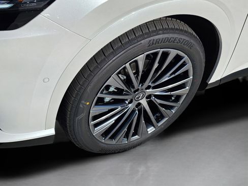 New 2026 Lexus RX 450h AWD image 32