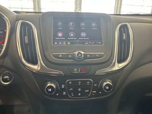 Used 2024 Chevrolet Equinox LT image 3