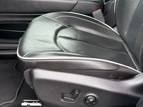 Used 2025 Chrysler Pacifica Limited FWD image 22