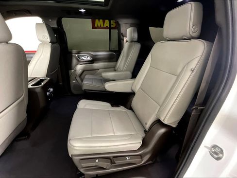 Used 2023 GMC Yukon XL SLT image 12