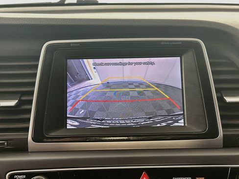 Used 2018 Hyundai Sonata Limited FWD image 11