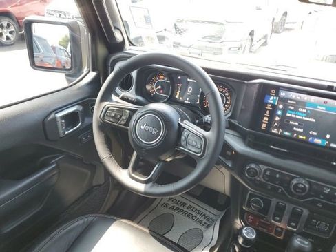 Used 2025 Jeep Wrangler Sport AWD/4WD image 17