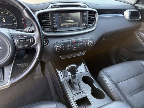 Used 2018 Kia Sorento EX FWD image 28