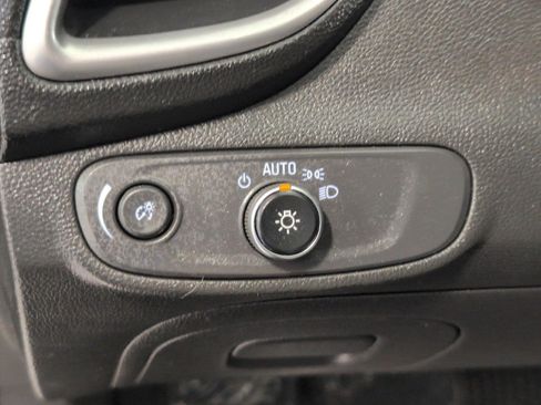 Used 2021 Chevrolet Trax LT w/ Premium Seat Package AWD/4WD image 10