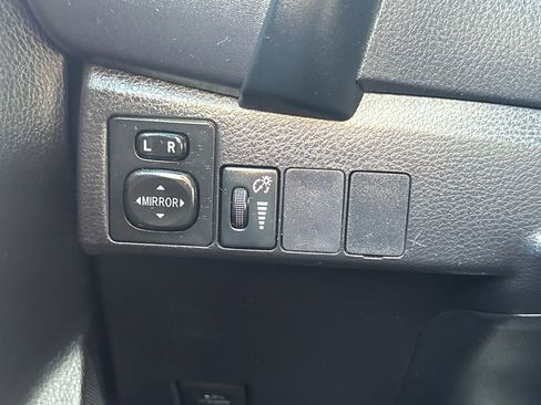 Used 2017 Toyota Corolla LE image 30