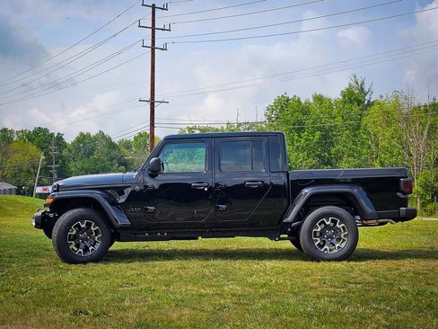 New 2026 Jeep Gladiator Sport AWD/4WD image 7
