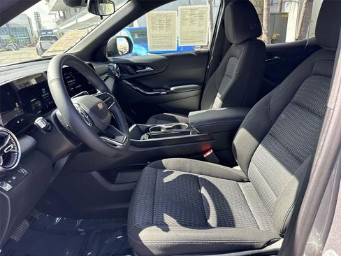 Used 2025 Chevrolet Equinox LT FWD image 17