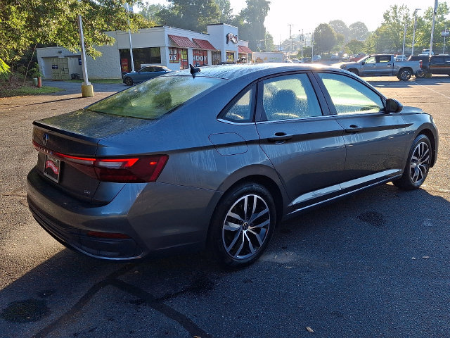 Used 2025 Volkswagen Jetta SE FWD image 4