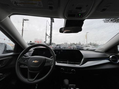 Used 2025 Chevrolet Trax LT image 33