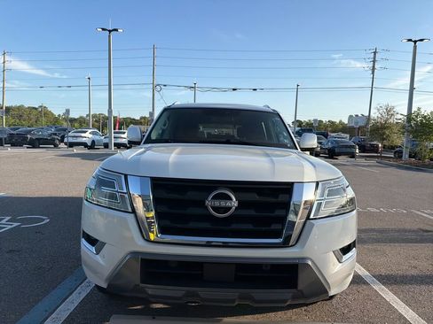 Used 2024 Nissan Armada SL w/ Captain's Chairs Package image 2