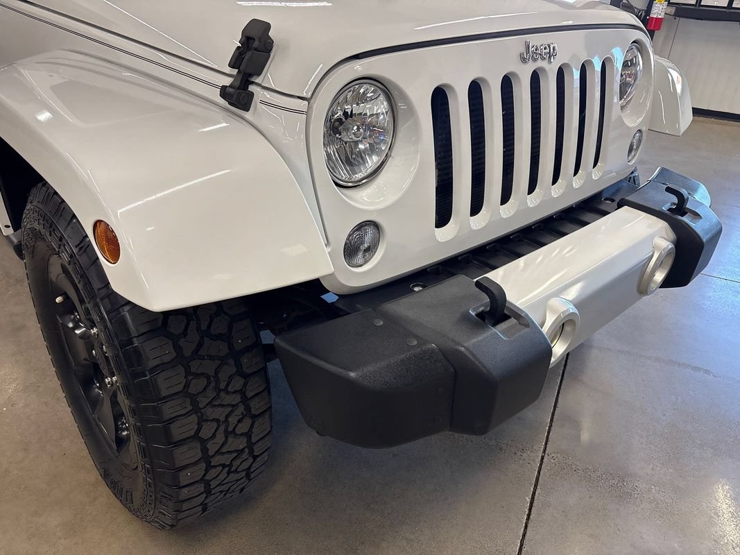 Used 2015 Jeep Wrangler Unlimited Sahara w/ Connectivity Group AWD/4WD image 22