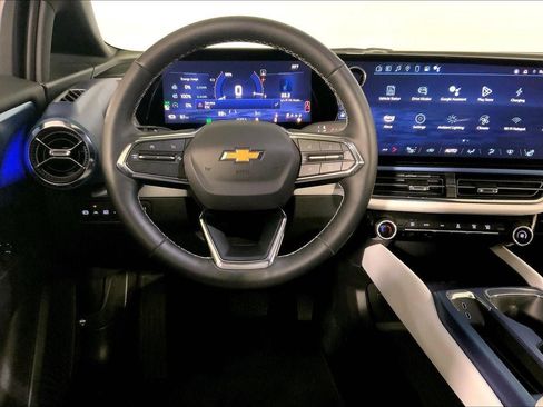 Used 2025 Chevrolet Equinox EV LT image 5