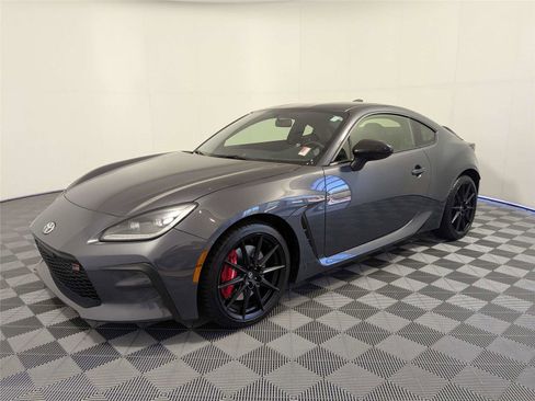 Used 2025 Toyota GR86 Premium w/ Performance Package image 2