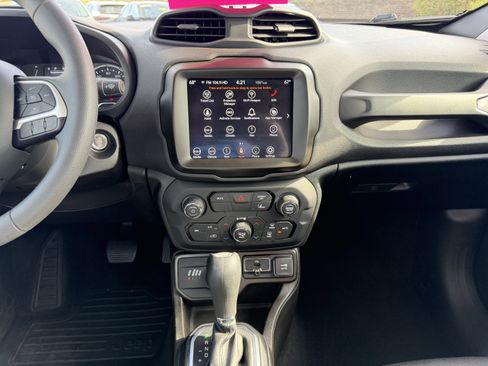 Used 2023 Jeep Renegade Latitude image 18