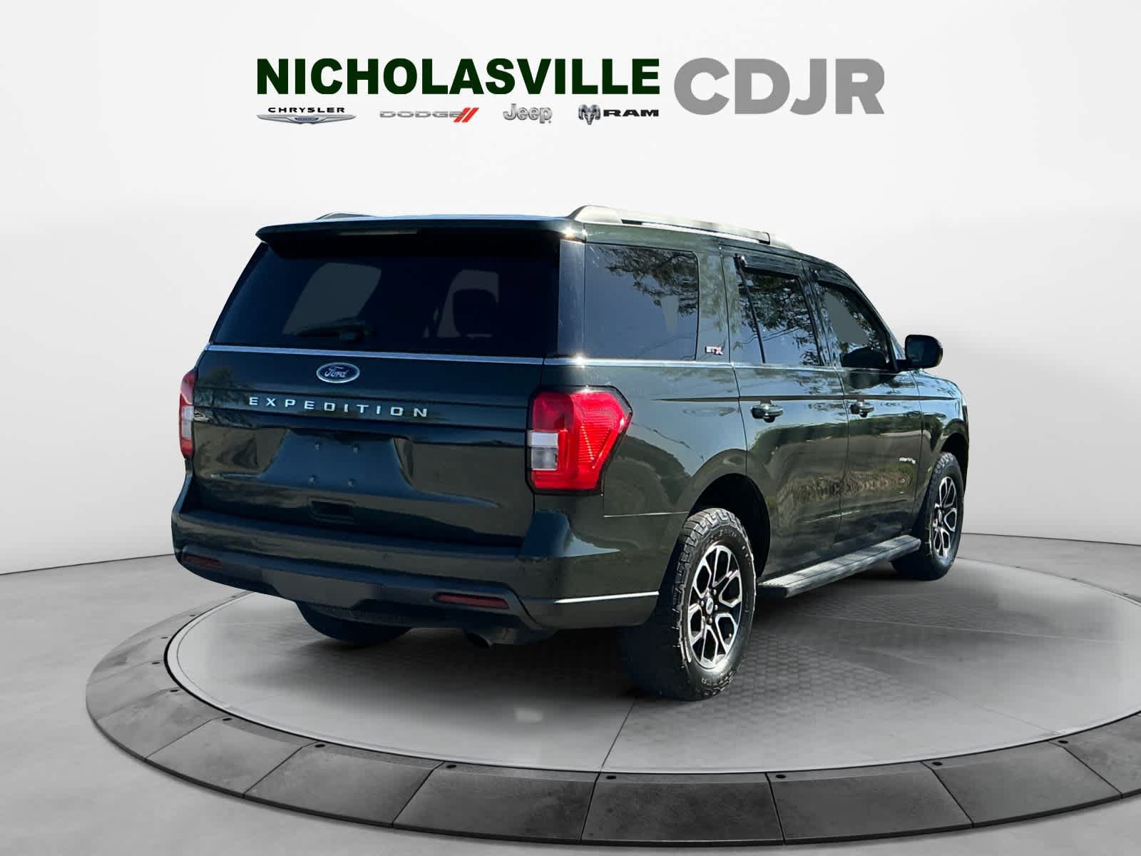 Used 2022 Ford Expedition XL AWD/4WD image 5