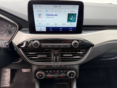 Used 2022 Ford Escape SE w/ Cold Weather Package image 9